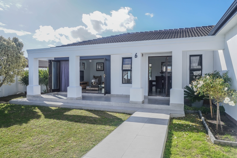 3 Bedroom Property for Sale in Jakarandas Western Cape